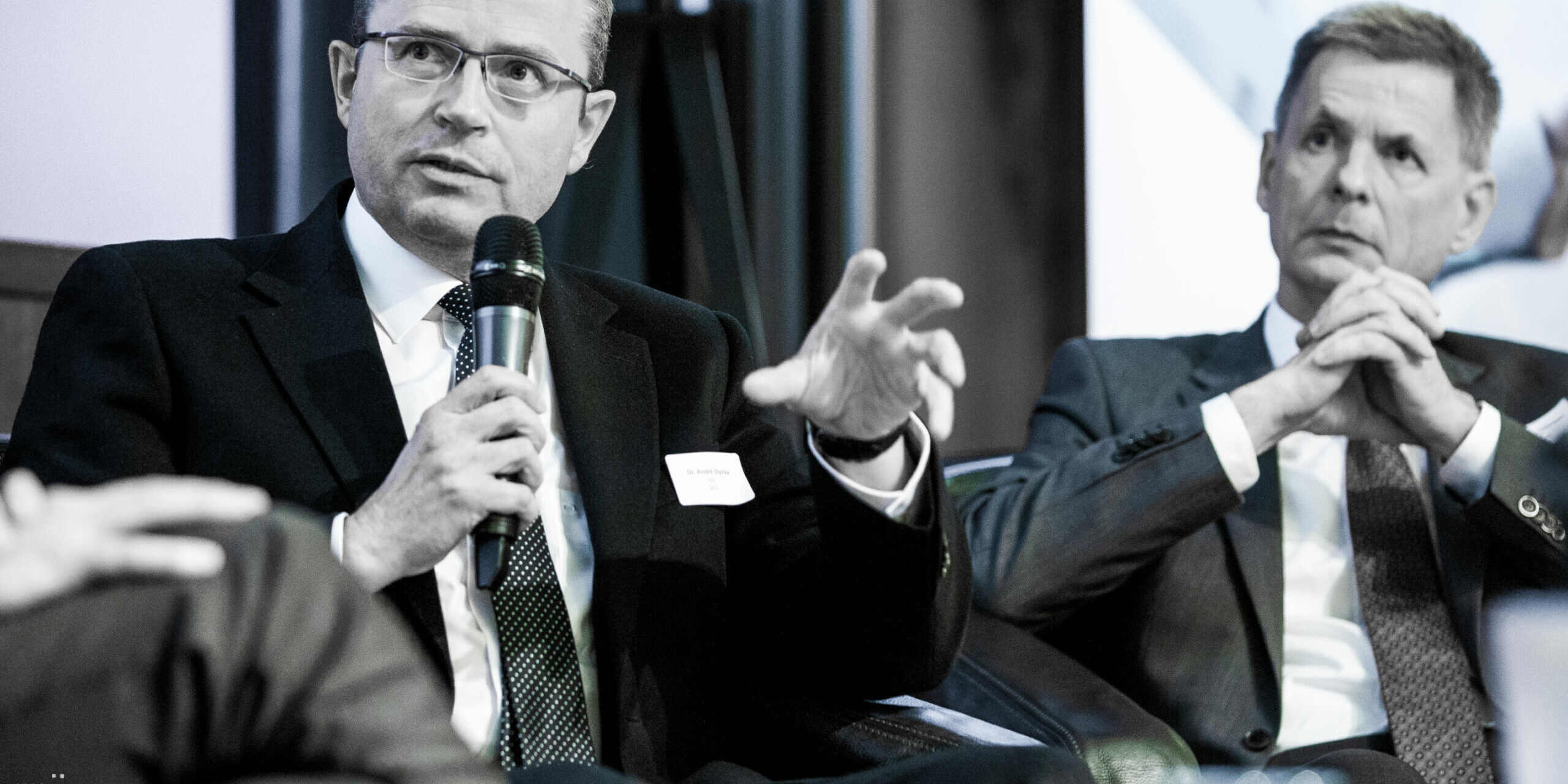 _W8Y0918 Dr. André Dyrna verstärkt den Vorstand des Verbandes der kommunalen und landeseigenen Krankenhäuser Sachsen-Anhalts e.V. seit dem 30.06.2023. Der VKLK heißt Dr. Dyrna herzlich im Vorstand Willkommen. Seit der Gründungsversammlung am 13.03.2015 ist Dr. Dyrna ein hochgeschätztes Mitglied im VKLK.