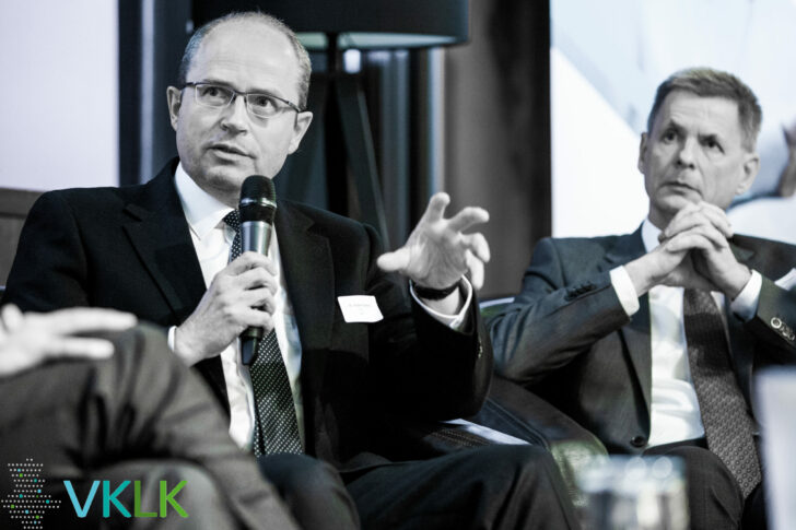 Dr. André Dyrna verstärkt den Vorstand des Verbandes der kommunalen und landeseigenen Krankenhäuser Sachsen-Anhalts e.V. seit dem 30.06.2023. Der VKLK heißt Dr. Dyrna herzlich im Vorstand Willkommen. Seit der Gründungsversammlung am 13.03.2015 ist Dr. Dyrna ein hochgeschätztes Mitglied im VKLK.